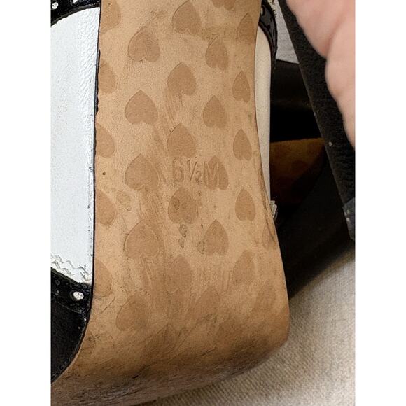 BETSEY JOHNSON Black and White Napoleon Oxford Wingtip Pump Women's Size 6.5 - Picture 7 of 7